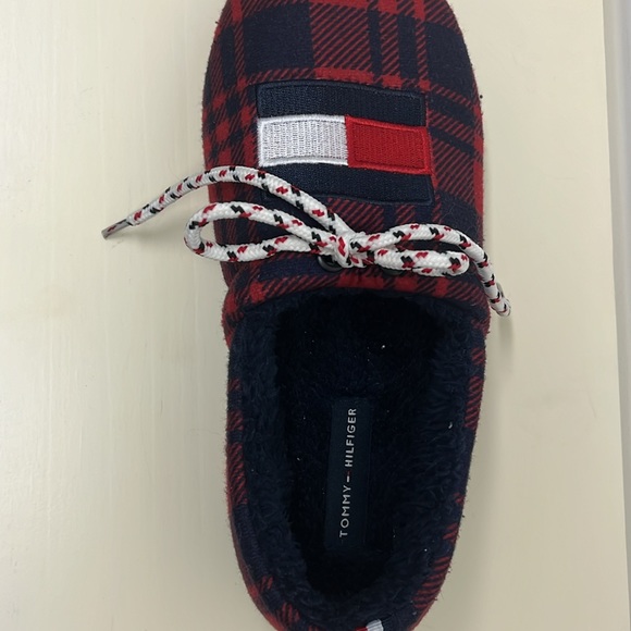 Tommy Hilfiger Red Plaid Fluffy Slippers Men’s Size 9 (NWOT) - Picture 5 of 6